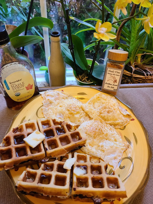 "Artisan hot sauce-infused finishing salt with Himalayan sea salt"